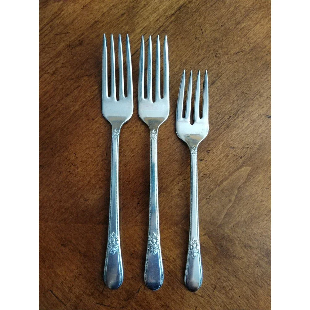 1847 Rogers Bro International Adoration Silverplate 2 Dinner 1 Salad Forks